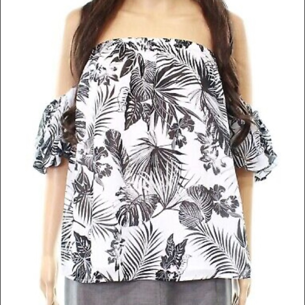 Ro & De Cold Shoulder Top